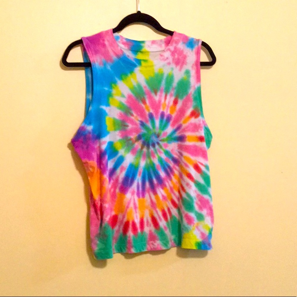 Hand tie dyed tank top 🌈 Large